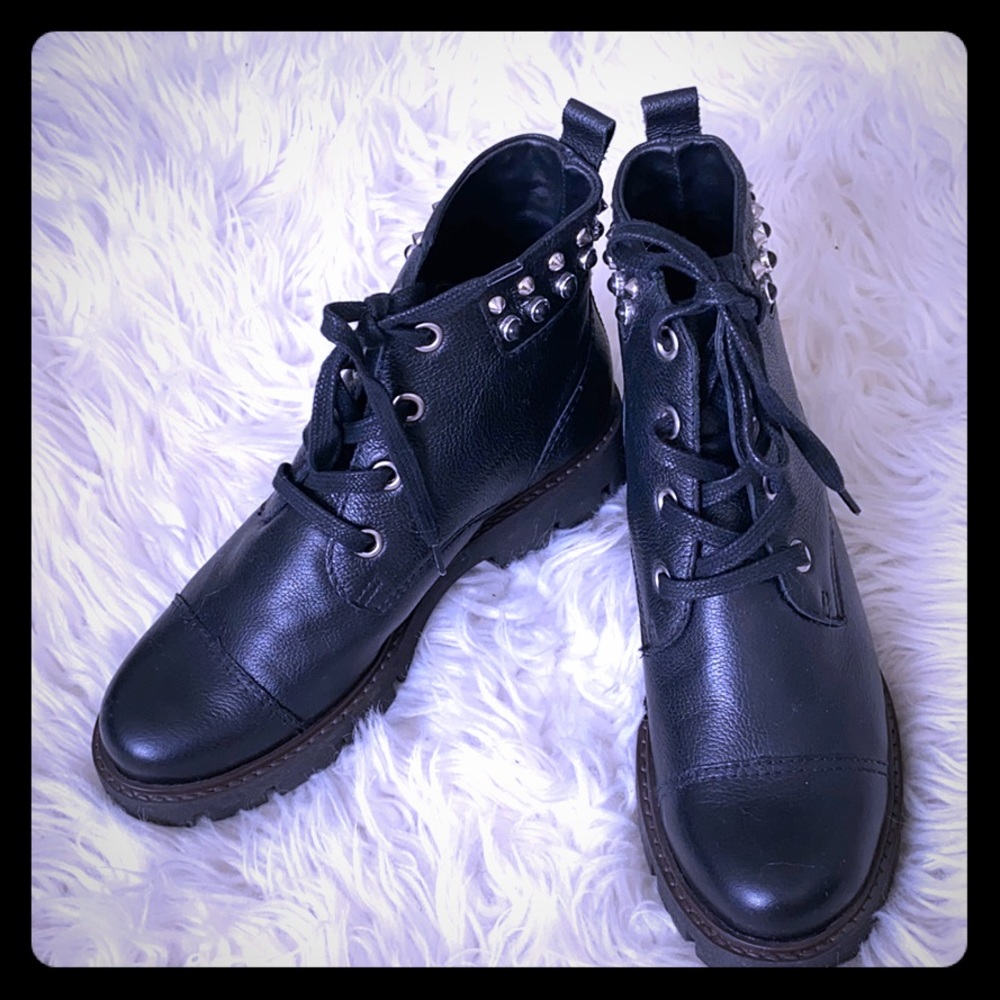 Black boot with details.